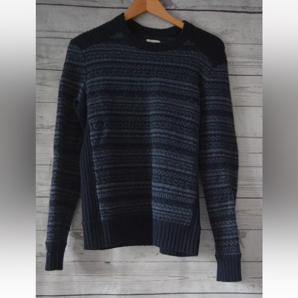 Fossil 54 Women Sz Medium Blue Printed 100% wool Knit Sweater